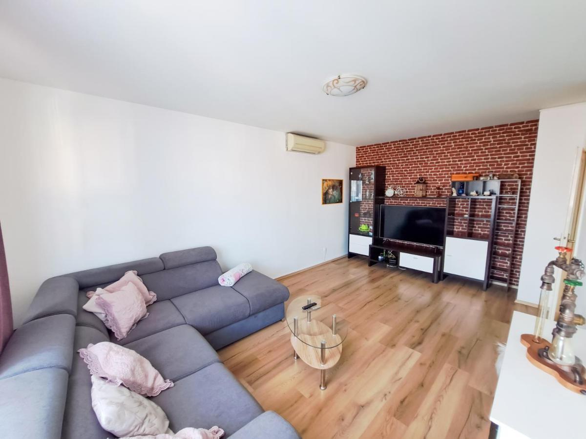 Apartment Retro Split