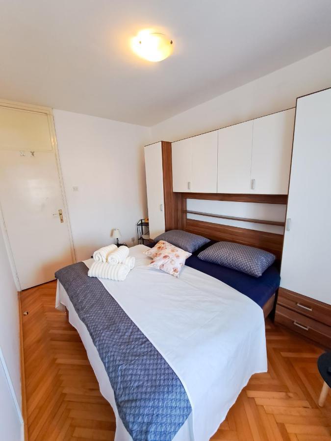 Retro Apartment *