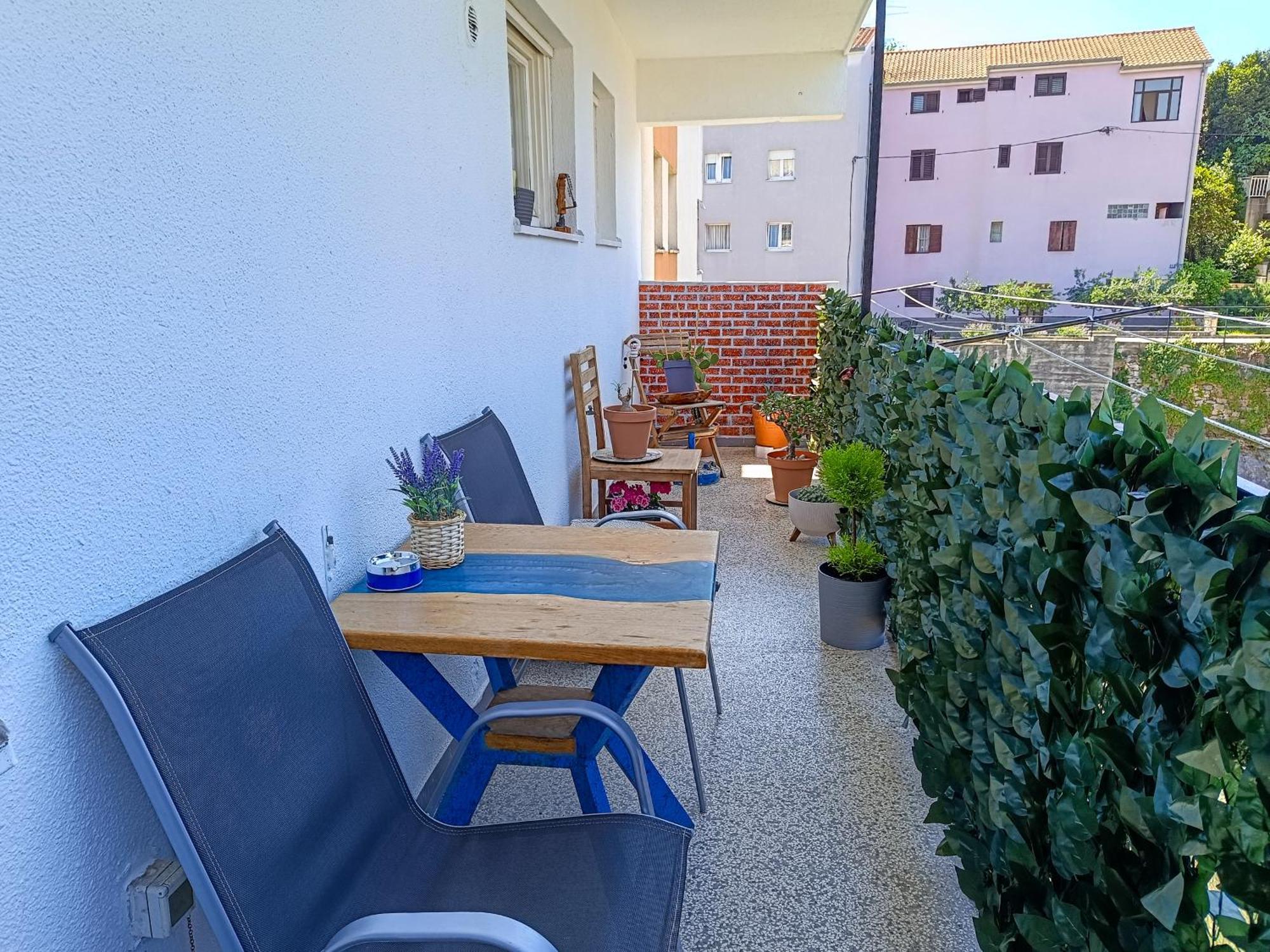 Apartment Retro Split