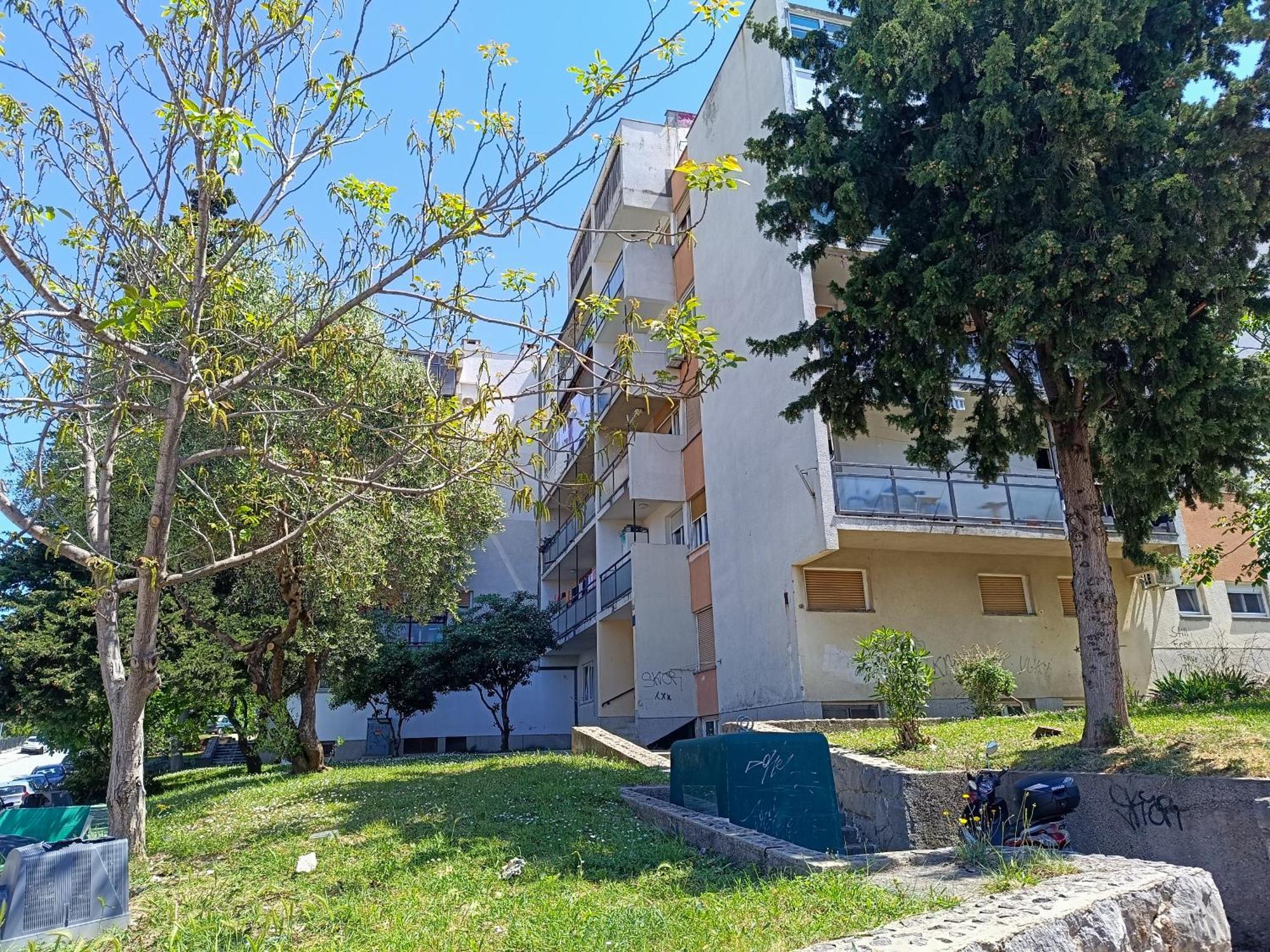 Retro Apartment Split